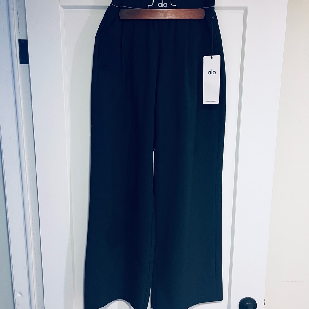 ALO Yoga Black Womans suit up trousers